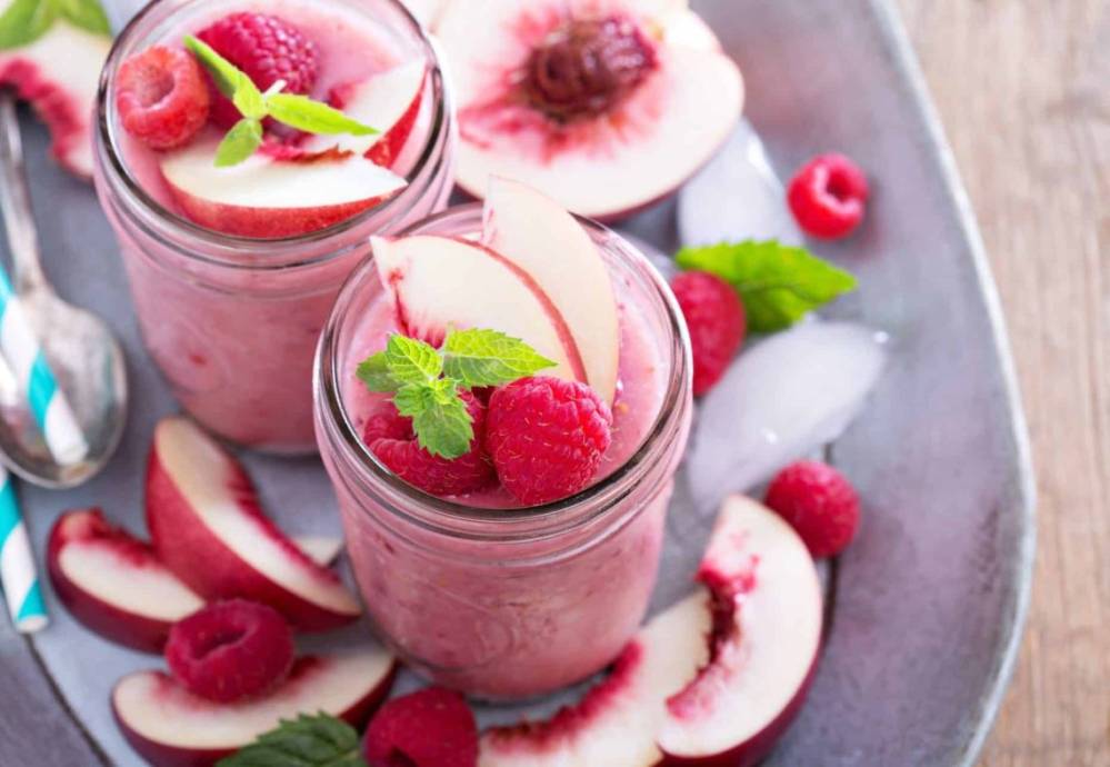 Smoothie pêche-framboise