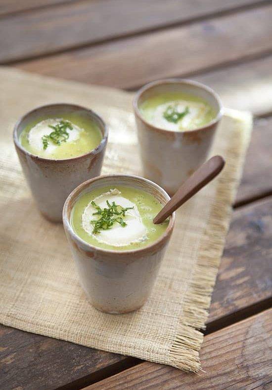 Soupe glacée de courgettes au chèvre et à la menthe