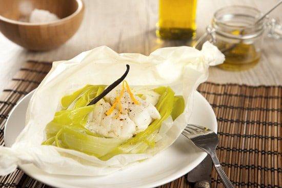 Papillotes de poireaux et cabillaud à la vanille et à l’orange