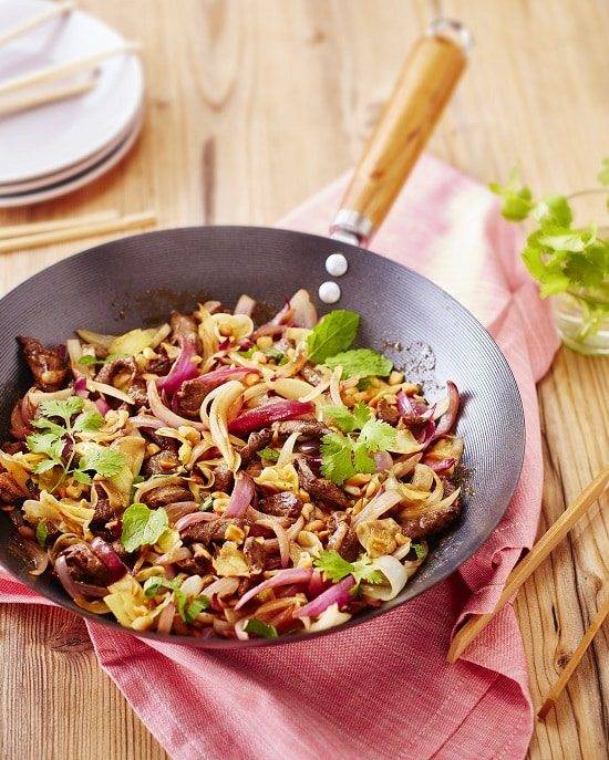 Wok de bœuf sauté aux deux oignons