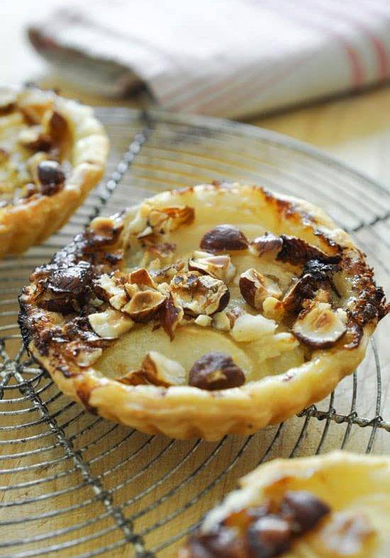 Tartelettes aux poires et roquefort aux noisettes