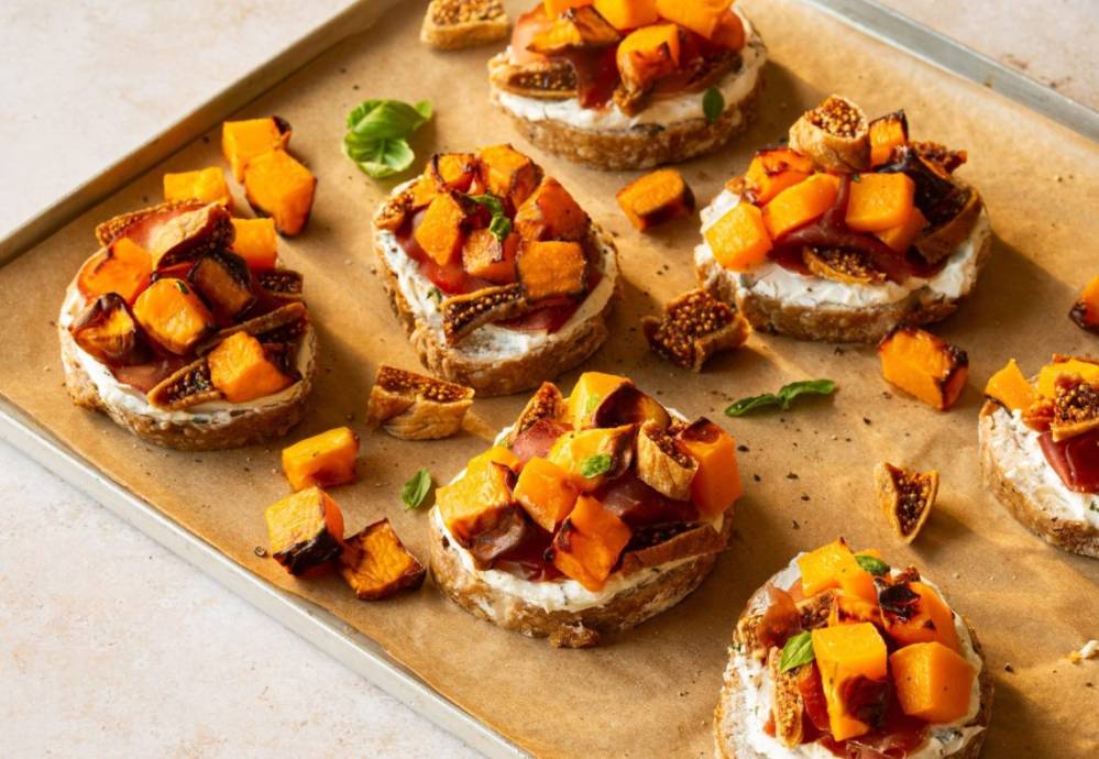 Crostini butternut rôtie, figues et bresaola en chiffonnade